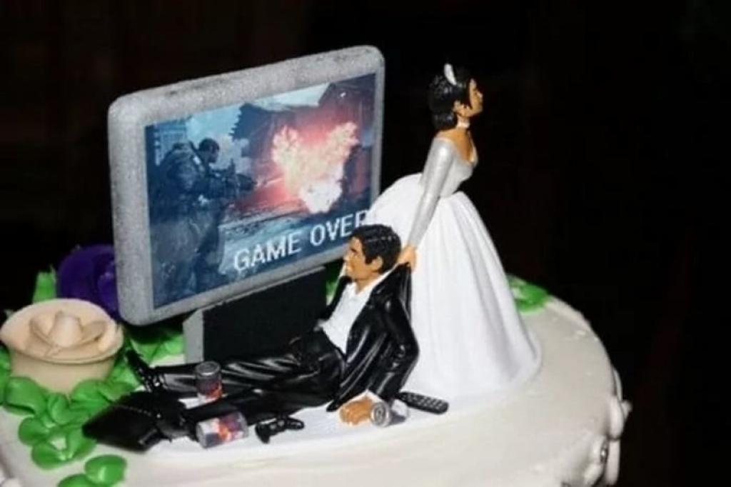 https://www.happysheldon.com/news/20-most-horrific-wedding-cakes-ever-pastry-chefs-are-you-jealous/