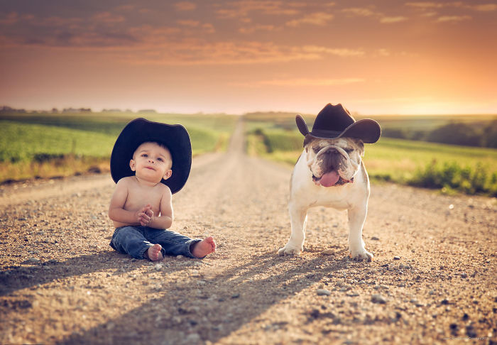 http://www.bocalista.com/animales-20-adorables-fotos-que-muestran-por-que-todos-los-ninos-deben-crecer-con-un-perro/1/